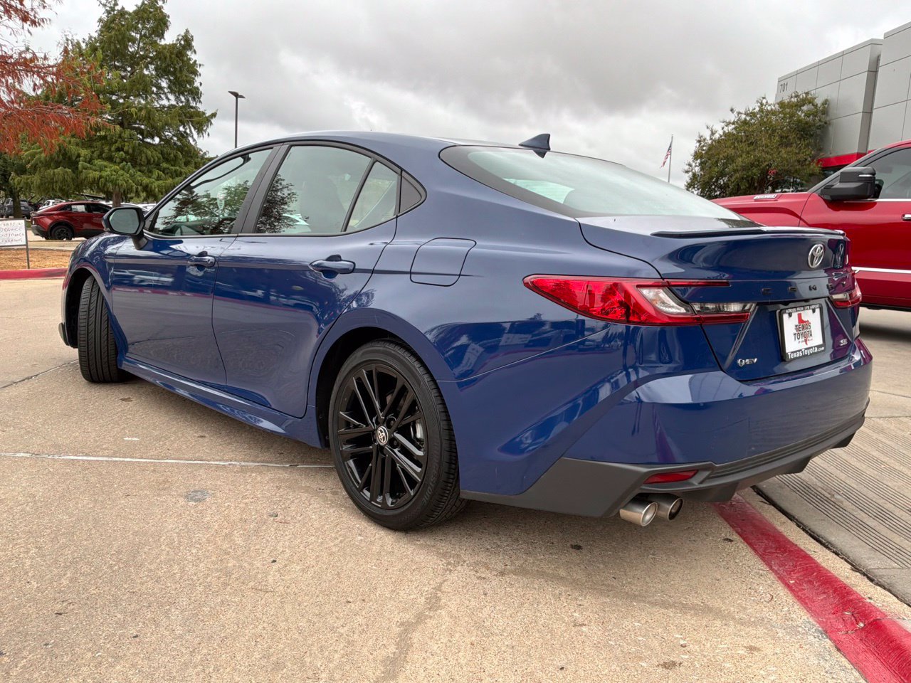 Used 2026 Toyota Camry SE FWD image 8