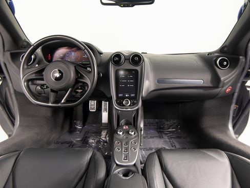 Used 2020 McLaren GT image 25