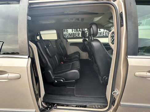 Used 2013 Chrysler Town & Country Touring image 26