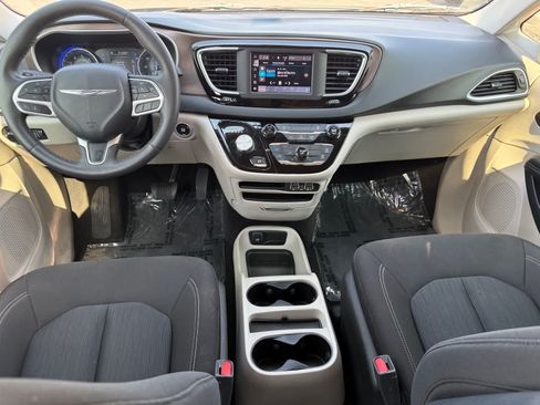 Used 2022 Chrysler Voyager LX FWD image 27
