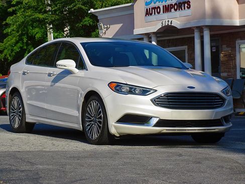 Used 2018 Ford Fusion SE w/ Fusion SE Technology Package FWD image 9