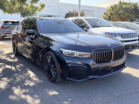 Used 2022 BMW 740i w/ M Sport Package RWD image 3