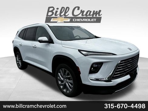 Used 2025 Buick Enclave Preferred FWD image 1