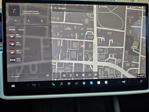 Used 2022 Tesla Model X image 39