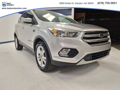 Used 2017 Ford Escape SE FWD image 1