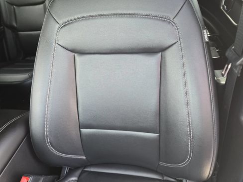 Used 2021 Ford Explorer XLT w/ Equipment Group 202A RWD image 19