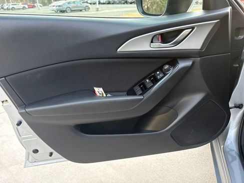 Used 2018 MAZDA MAZDA3 Sport image 14