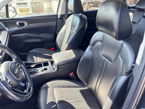 Used 2024 Kia Sorento S FWD image 39