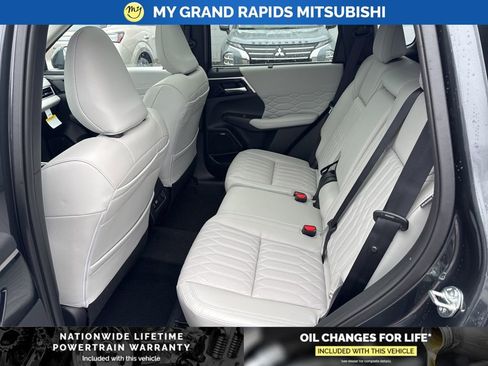 New 2026 Mitsubishi Outlander SEL image 15