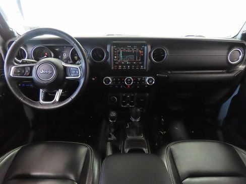 Used 2022 Jeep Wrangler Unlimited Sahara w/ Cold Weather Group AWD/4WD image 16