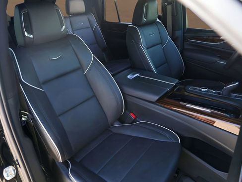 Used 2022 Cadillac Escalade Premium Luxury image 33