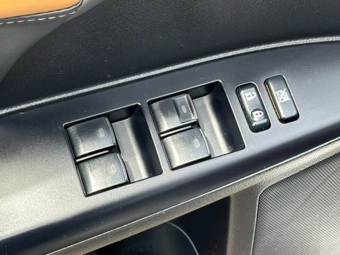 Used 2015 Lexus CT 200h image 11