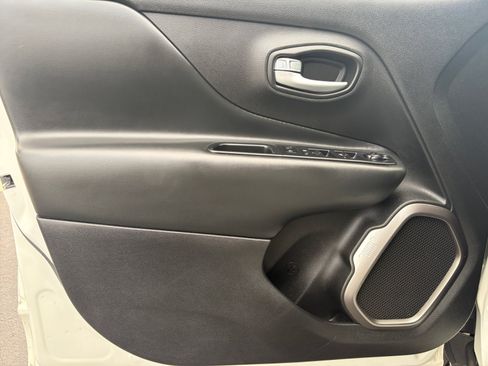 Used 2019 Jeep Renegade Limited AWD/4WD image 14