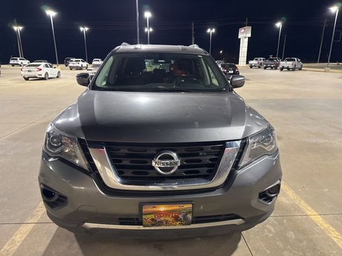 Used 2020 Nissan Pathfinder S image 2