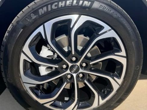 Used 2025 Lincoln Nautilus Reserve AWD/4WD image 41