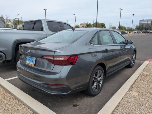 Used 2024 Volkswagen Jetta SE FWD image 2
