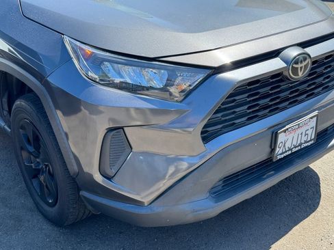 Used 2020 Toyota RAV4 LE FWD image 2
