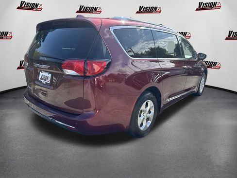 Used 2017 Chrysler Pacifica Touring-L Plus w/ Advanced Safetytec Group FWD image 5