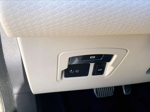 Used 2020 Land Rover Range Rover Velar R-Dynamic S image 33