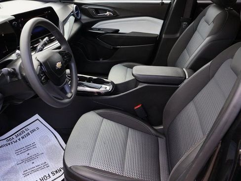Certified 2025 Chevrolet Trax LT FWD image 40