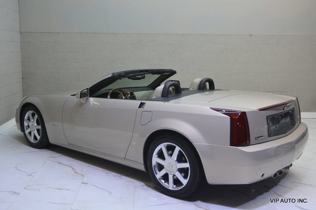 Used 2006 Cadillac XLR RWD image 10