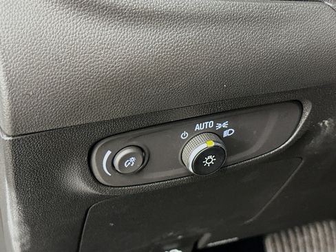 Used 2025 Buick Encore GX Preferred image 17