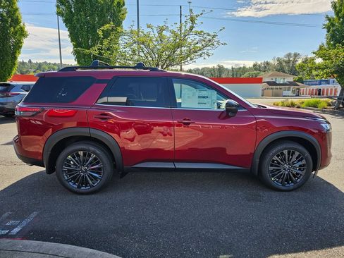 New 2026 Nissan Pathfinder SL w/ SL Premium Package AWD/4WD image 4