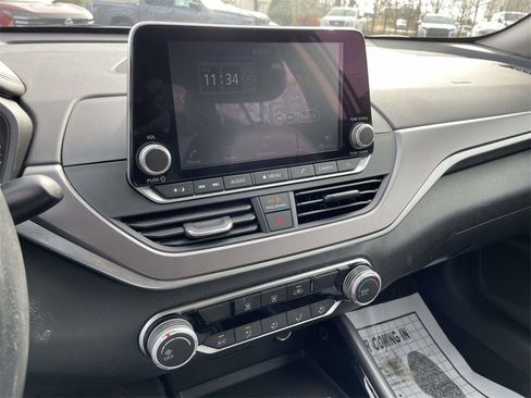 Used 2024 Nissan Altima 2.5 SR image 25