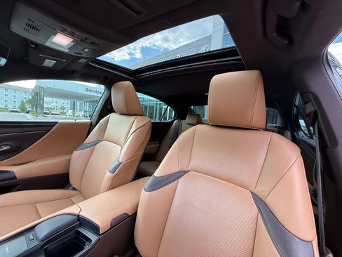 Used 2020 Lexus ES 300h w/ Premium Package FWD image 37