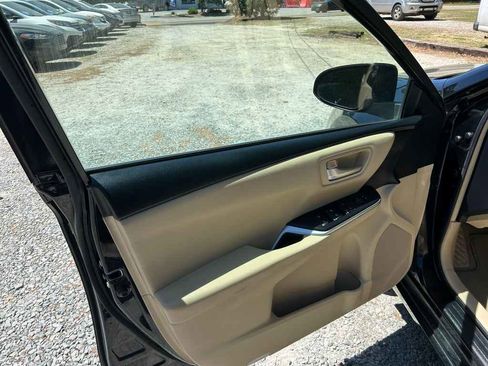 Used 2017 Toyota Camry LE FWD image 7