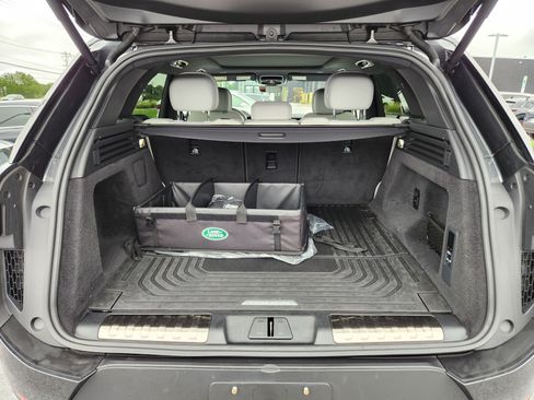 Used 2025 Land Rover Range Rover Sport SE AWD/4WD image 8