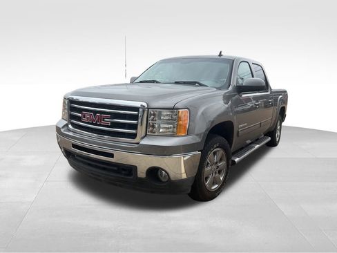 Used 2013 GMC Sierra 1500 SLT w/ Suspension Package, Off-Road image 3