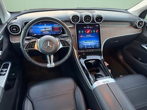 Used 2024 Mercedes-Benz GLC 300 4MATIC image 13