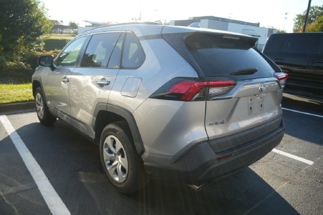 Used 2021 Toyota RAV4 LE FWD image 11