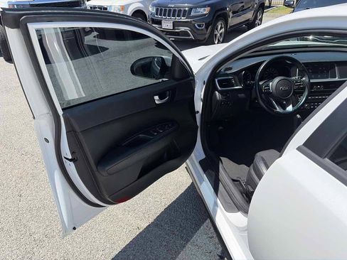 Used 2019 Kia Optima S FWD image 6