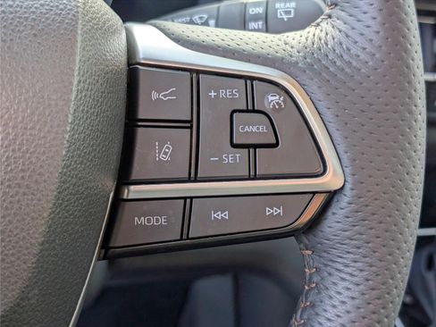 Used 2025 Toyota Sienna Platinum image 29