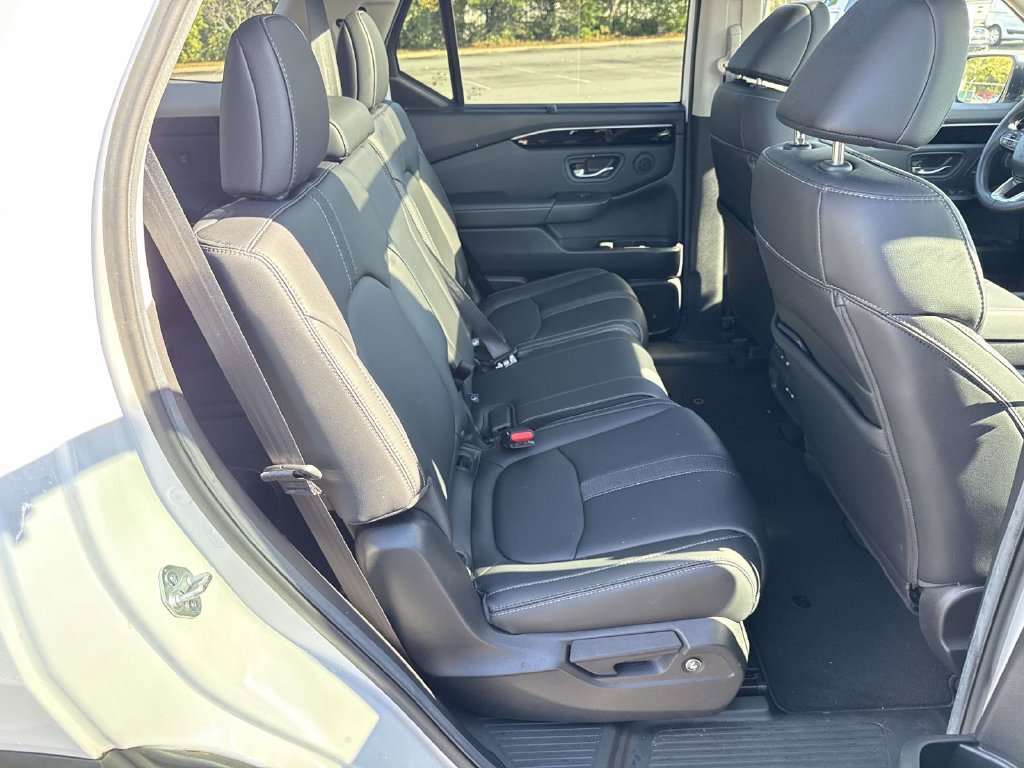 Used 2024 Honda Pilot Touring image 11