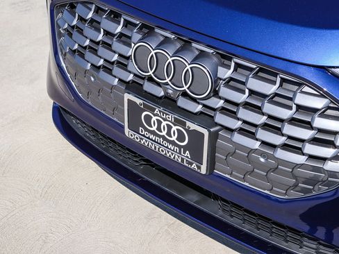 Used 2025 Audi Q5 Premium w/ Convenience Package AWD/4WD image 8