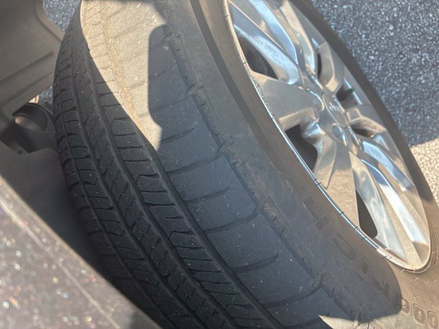 Used 2018 Jeep Cherokee Overland AWD/4WD image 11