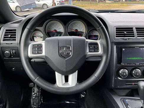 Used 2014 Dodge Challenger SXT image 7
