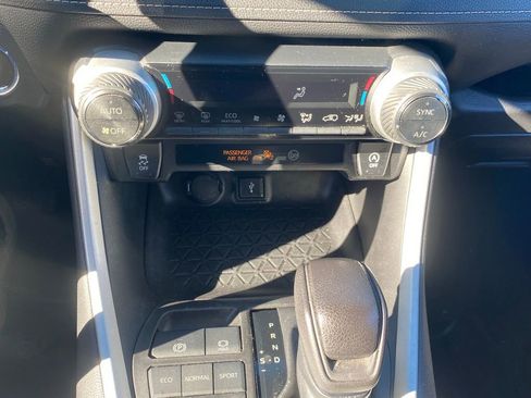 Used 2021 Toyota RAV4 XLE image 22