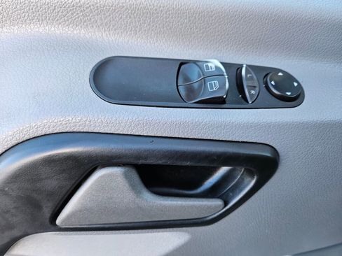 Used 2011 Mercedes-Benz Sprinter 2500 image 17