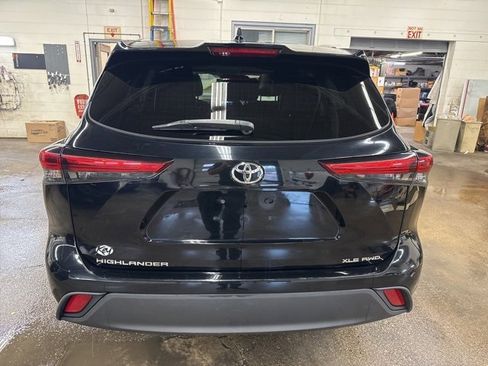 Used 2021 Toyota Highlander XLE image 5