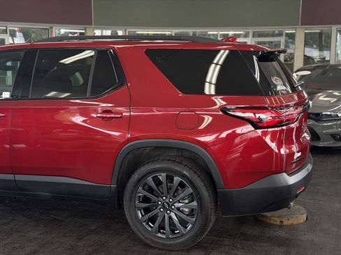 Used 2023 Chevrolet Traverse RS AWD/4WD image 8