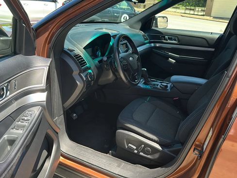 Used 2017 Ford Explorer XLT AWD/4WD image 14