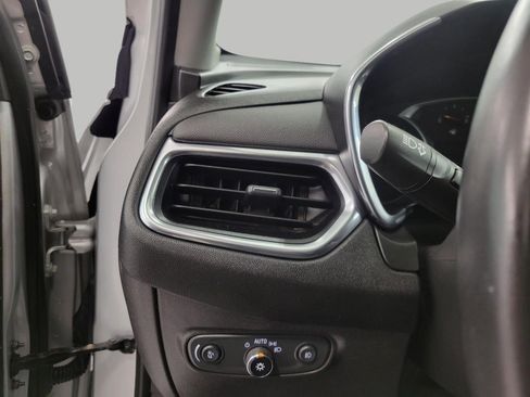 Used 2020 Chevrolet Equinox LT image 11