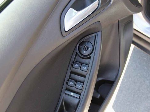 Used 2018 Ford Focus SE image 13
