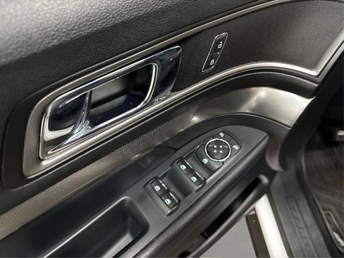 Used 2019 Ford Explorer XLT w/ Equipment Group 201A FWD image 14