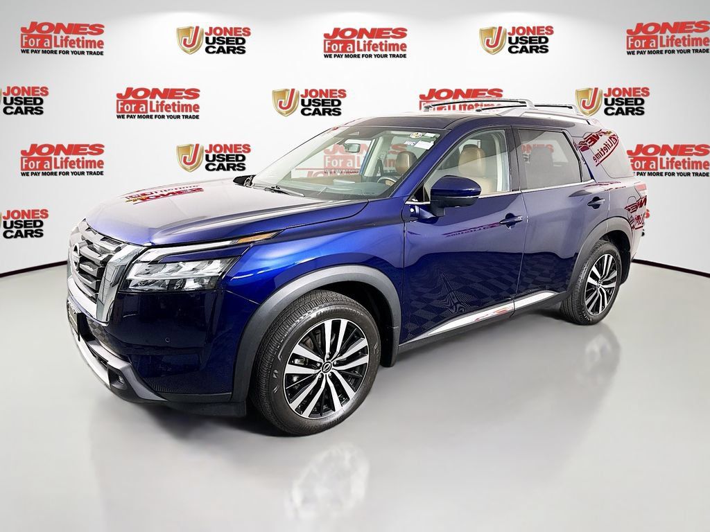 Certified 2024 Nissan Pathfinder Platinum w/ Cargo Package AWD/4WD image 16