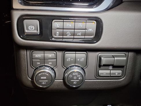New 2026 GMC Yukon XL AT4 w/ AT4 Premium Plus Package AWD/4WD image 17